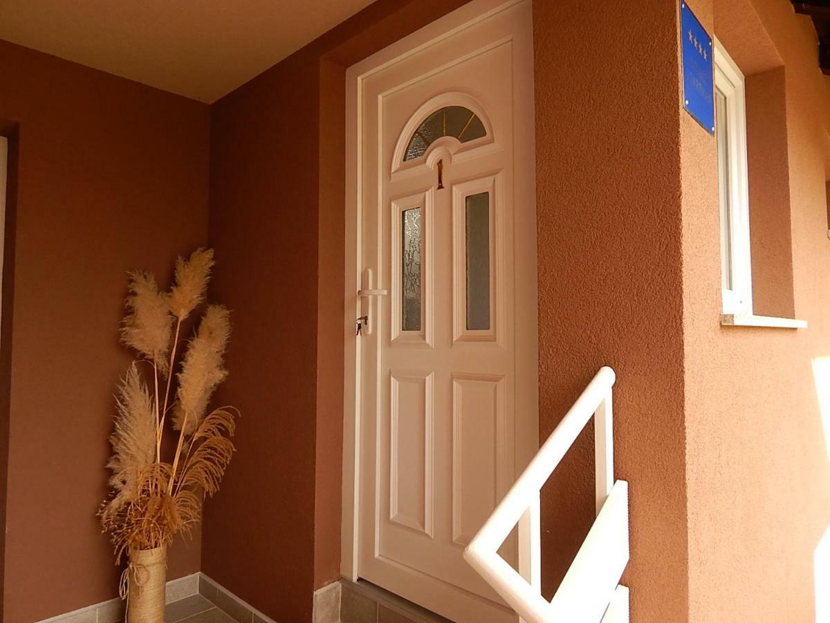 Studio Apartman Lakasa Раковица Екстериор снимка